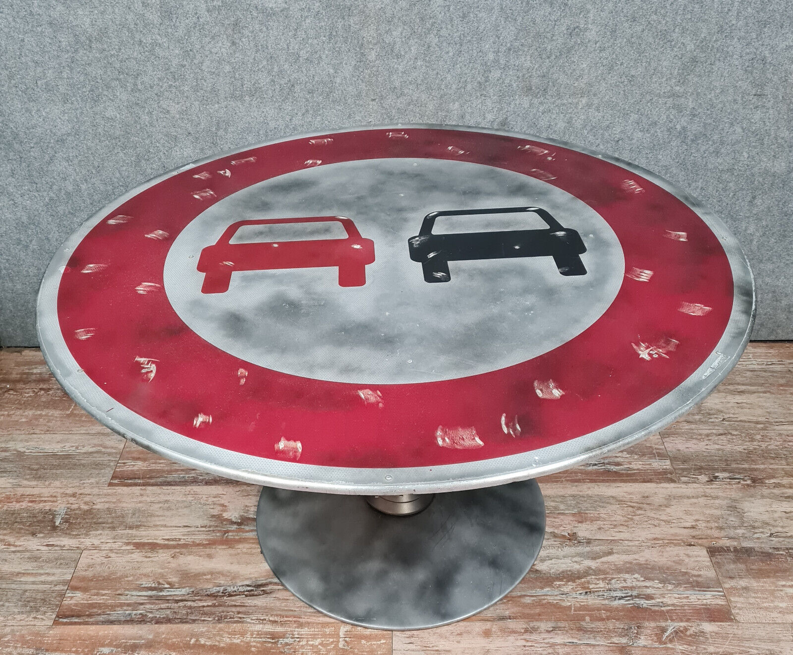 Industrial table made with an XXL road sign
