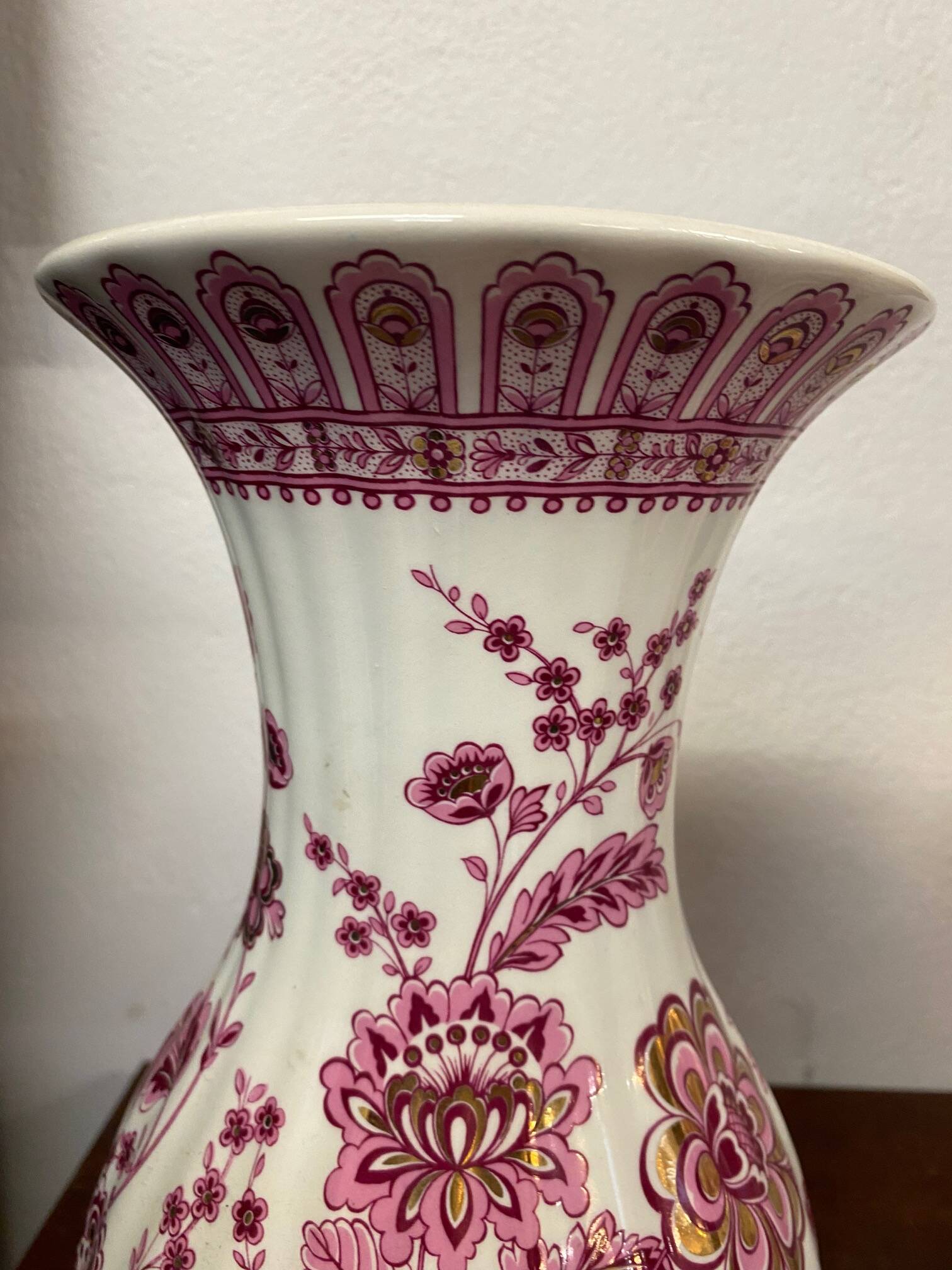 Pair of chinese pattern pink vases italian porcelain 1970s signed fg
