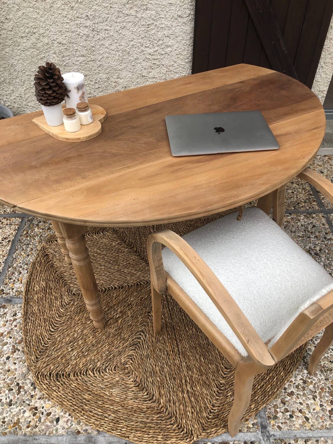 Oval farmhouse table