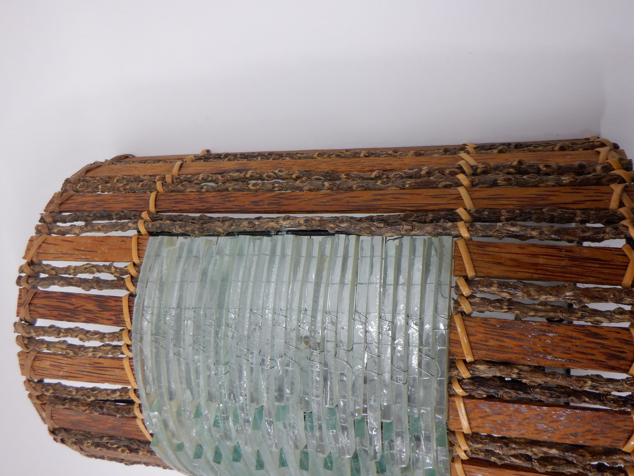 Paire d'applique en bois et lamelles de verre
