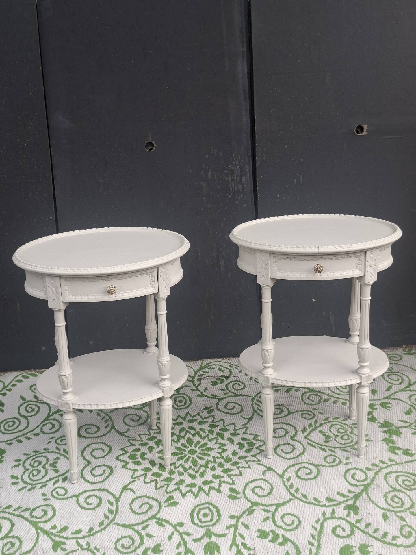 Paire de chevets ovales