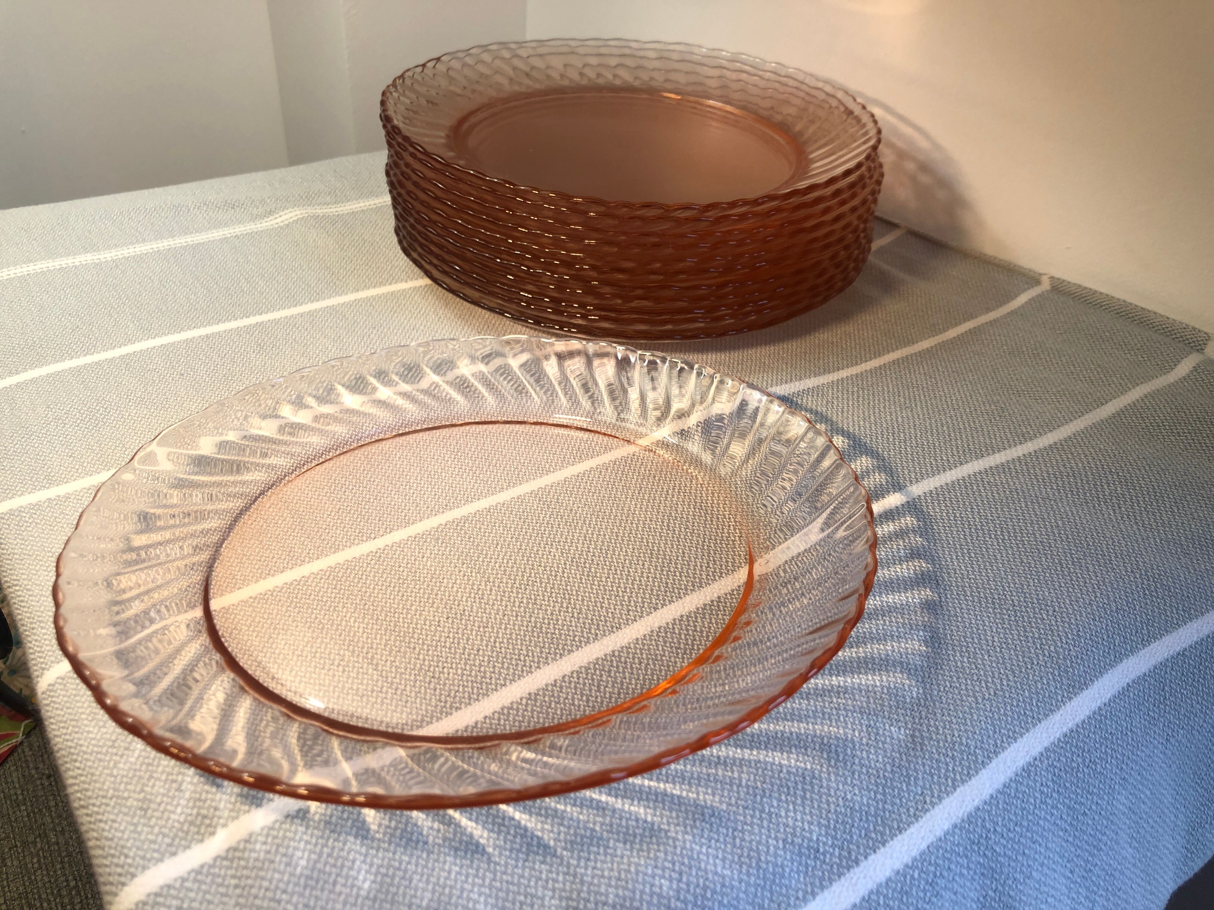 Pink glass dessert plates from the 70s, Arcoroc "Rosaline" +1 offered