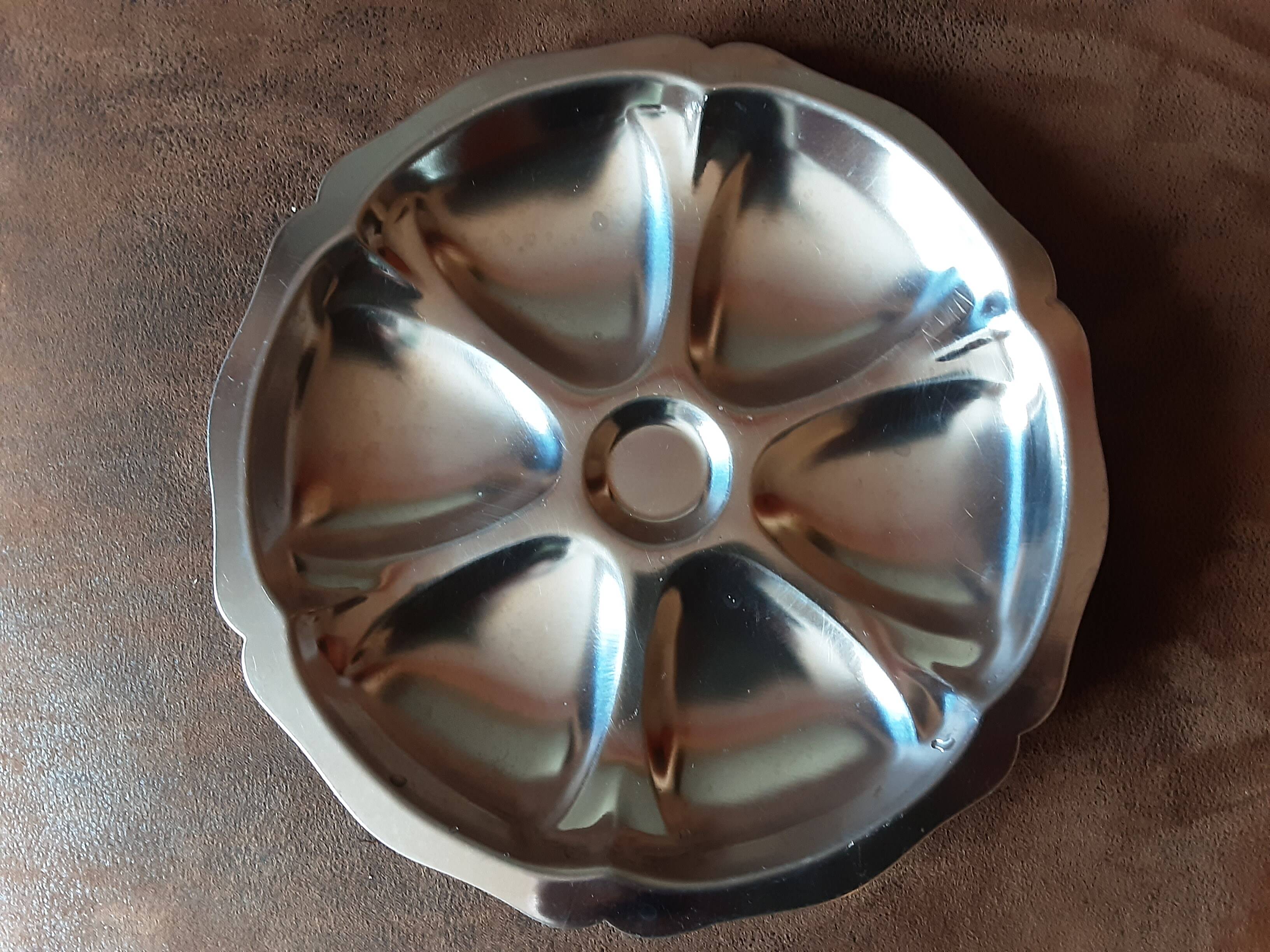Set of 6 metal oyster plates