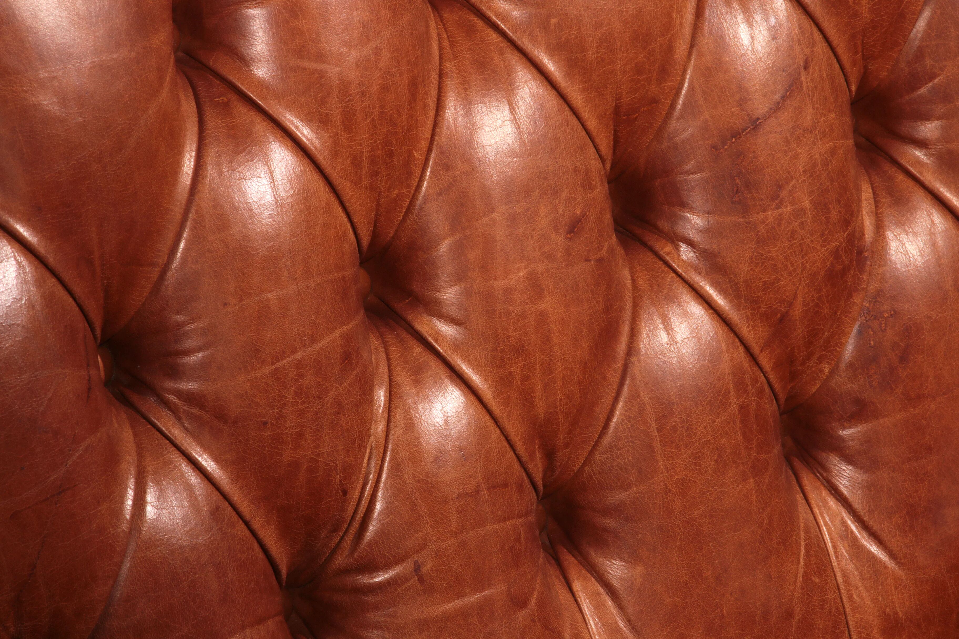 Canapé Chesterfield en cuir vieilli