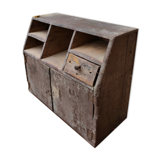 Workshop furniture with its lamp