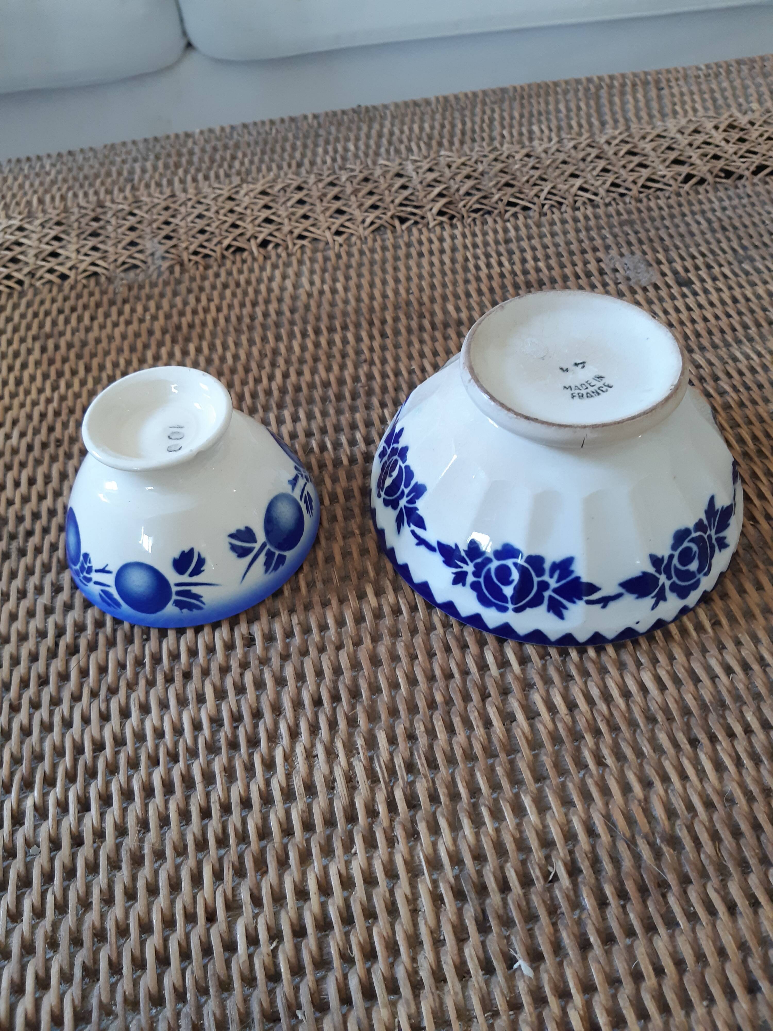 Set of 2 old bowls