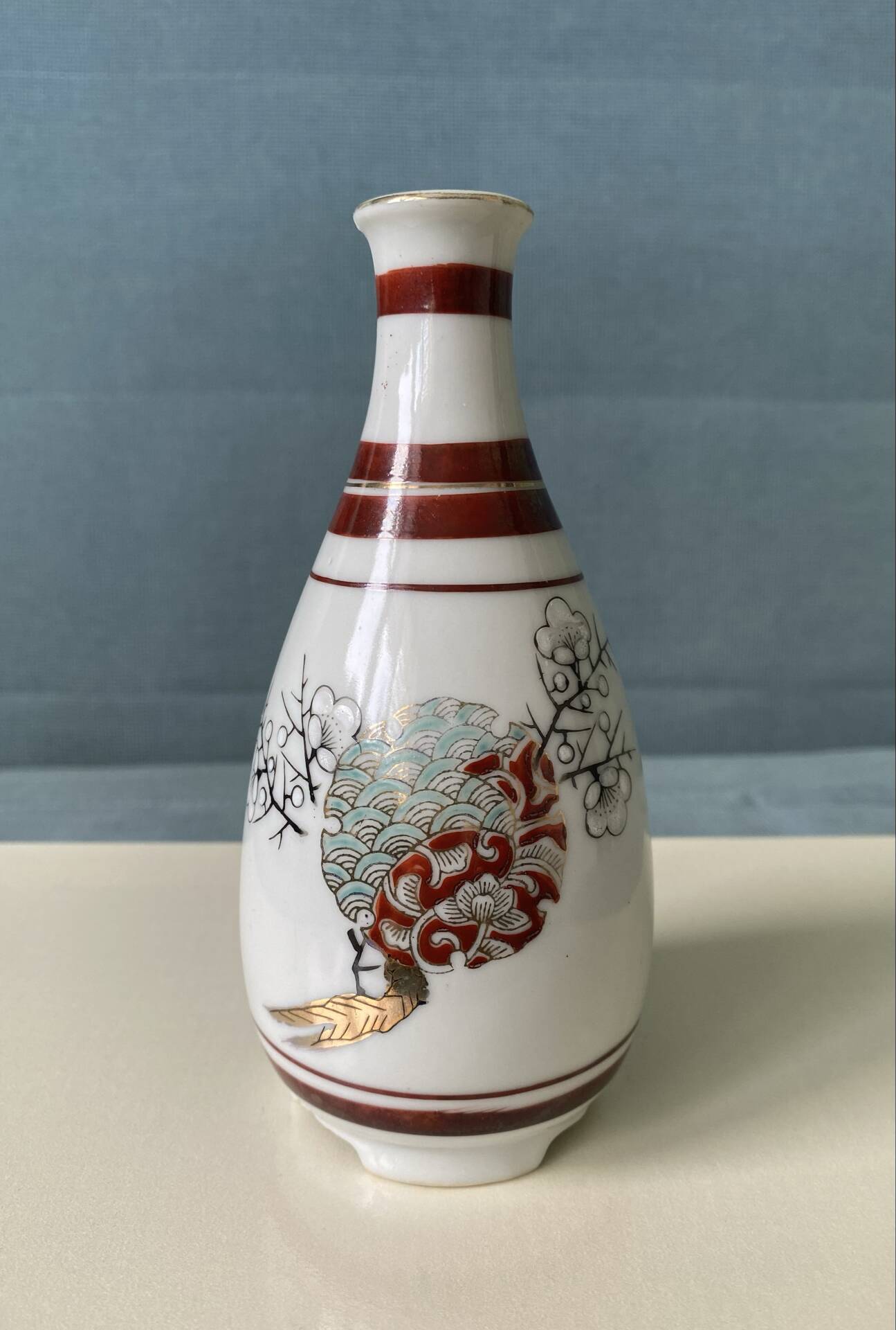 Vintage Japanese sake bottle in porcelain – Kutani – H15 cm