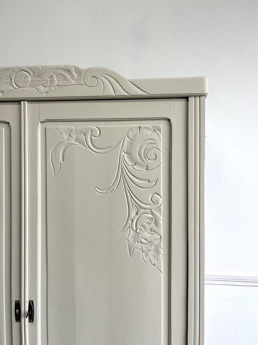 Armoire art déco grège