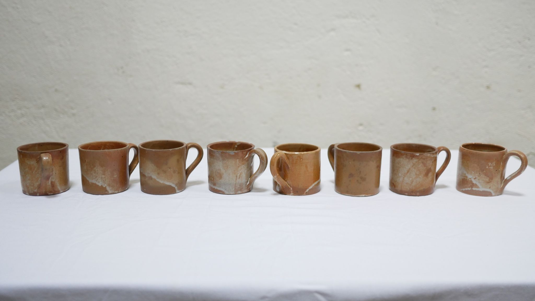 Série de 8 tasses et sous tasses vintage en grès
