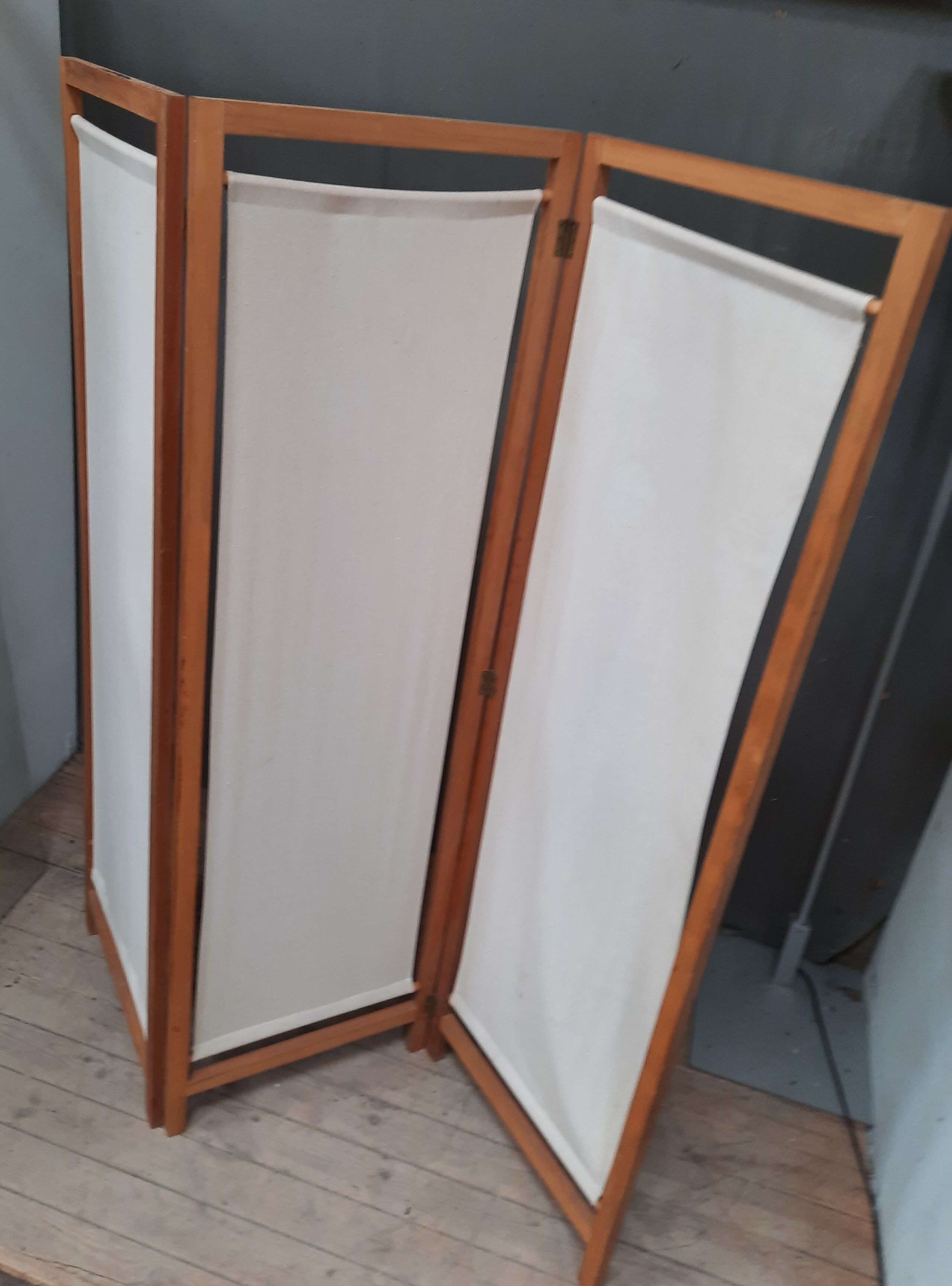 3-panel fabric screen