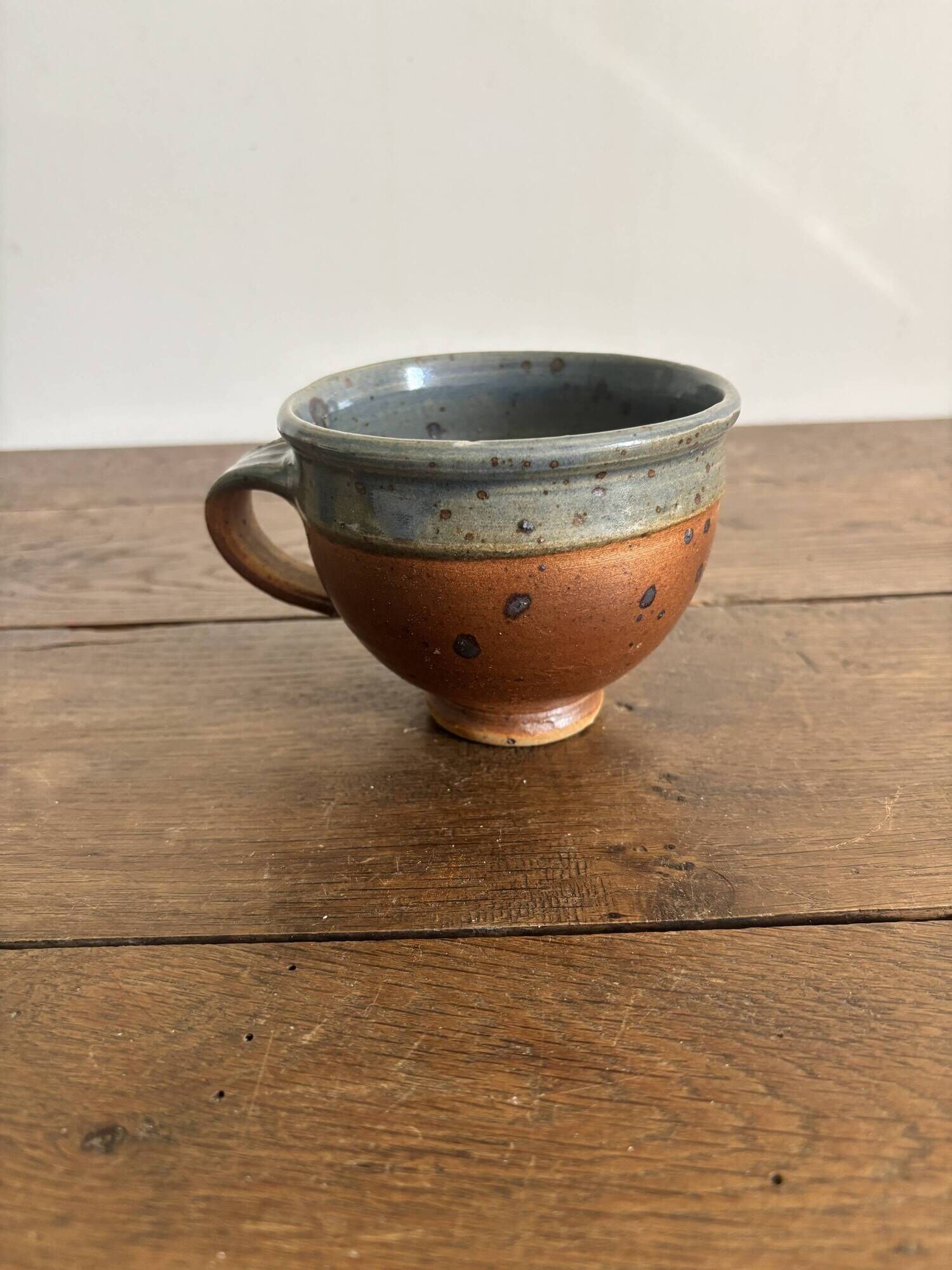 Grande tasse en grès Pierre Digan – bleu gris et terre cuite