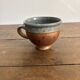 Grande tasse en grès Pierre Digan – bleu gris et terre cuite