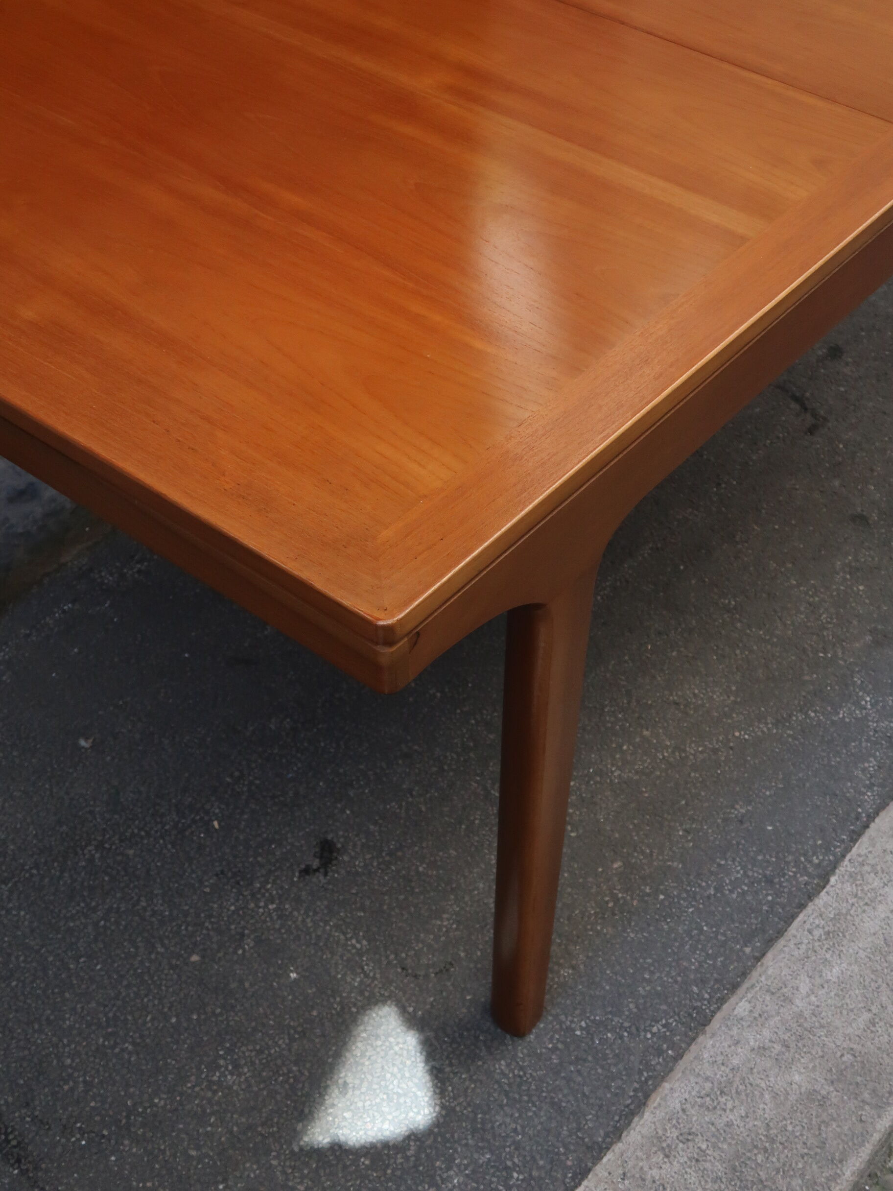 Nathan furniture dining table in 60s teak with butterfly extension