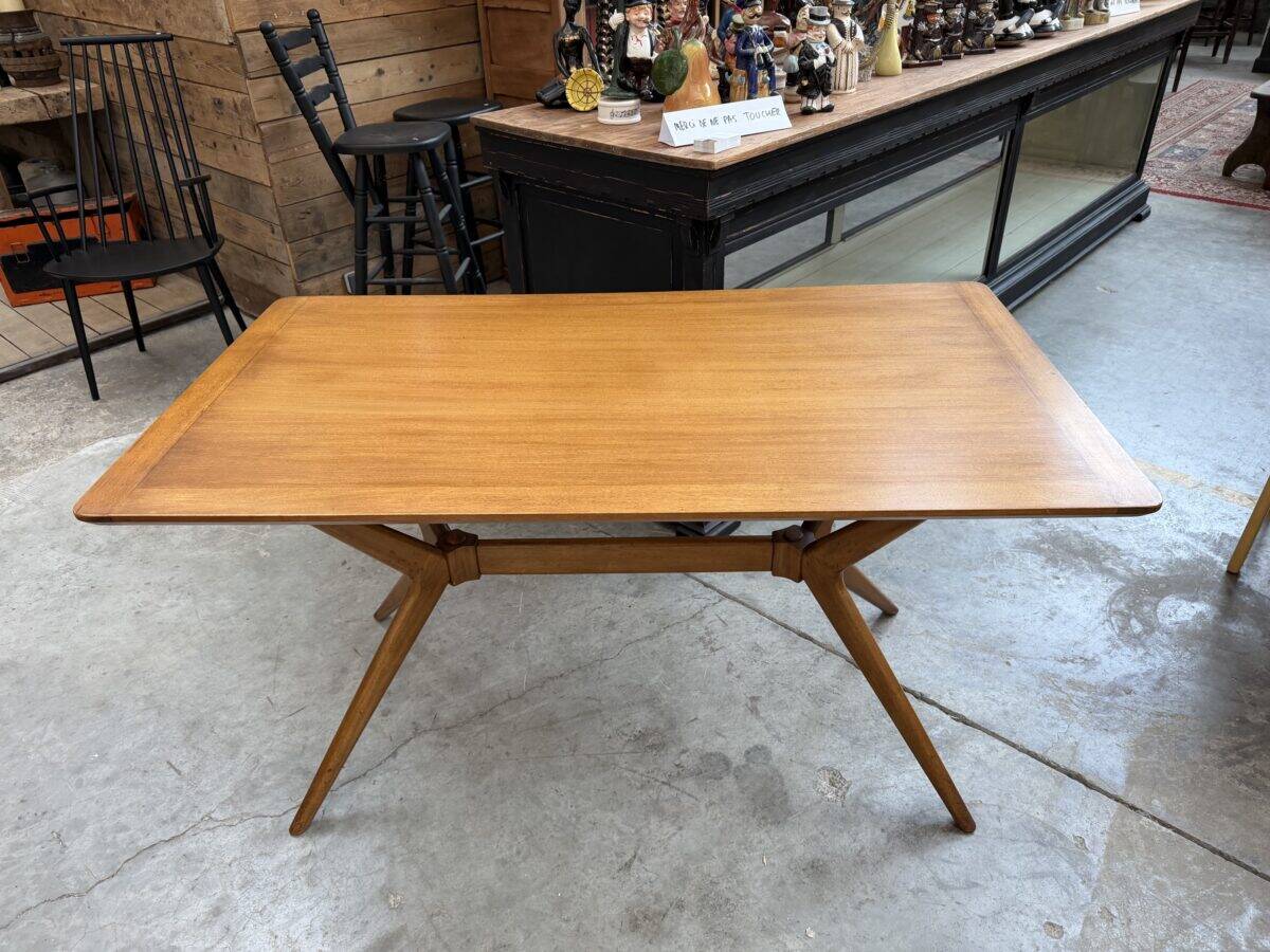 « Table hélicoptère » par E. Gomme pour G-Plan