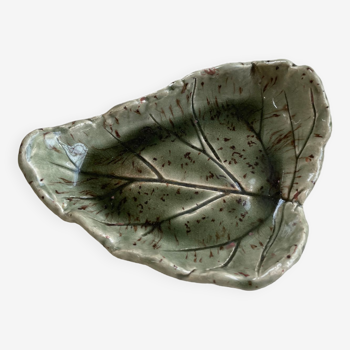 Artisanal green leaf dish