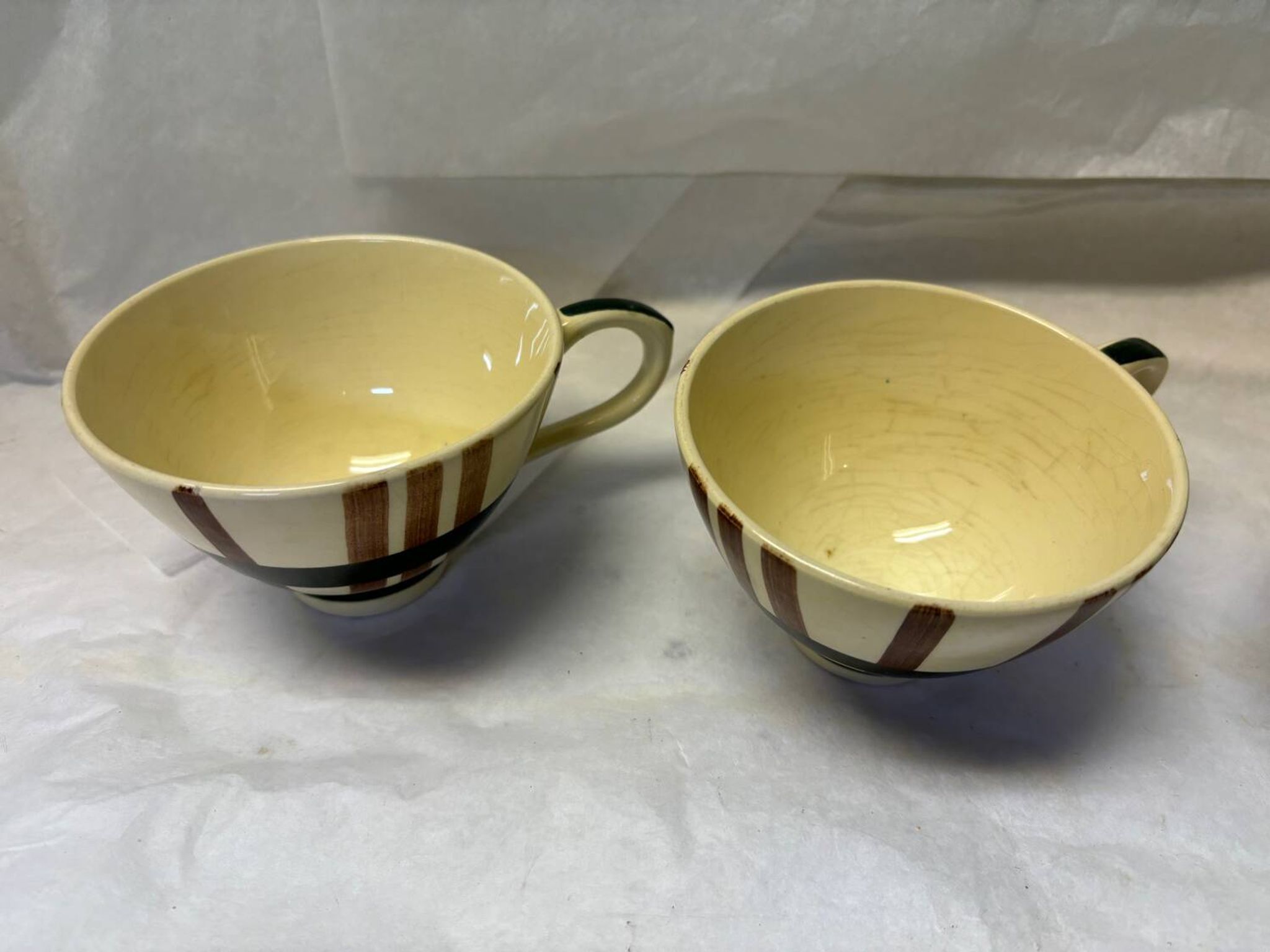 Ensemble de 4 tasses en faïence vintage