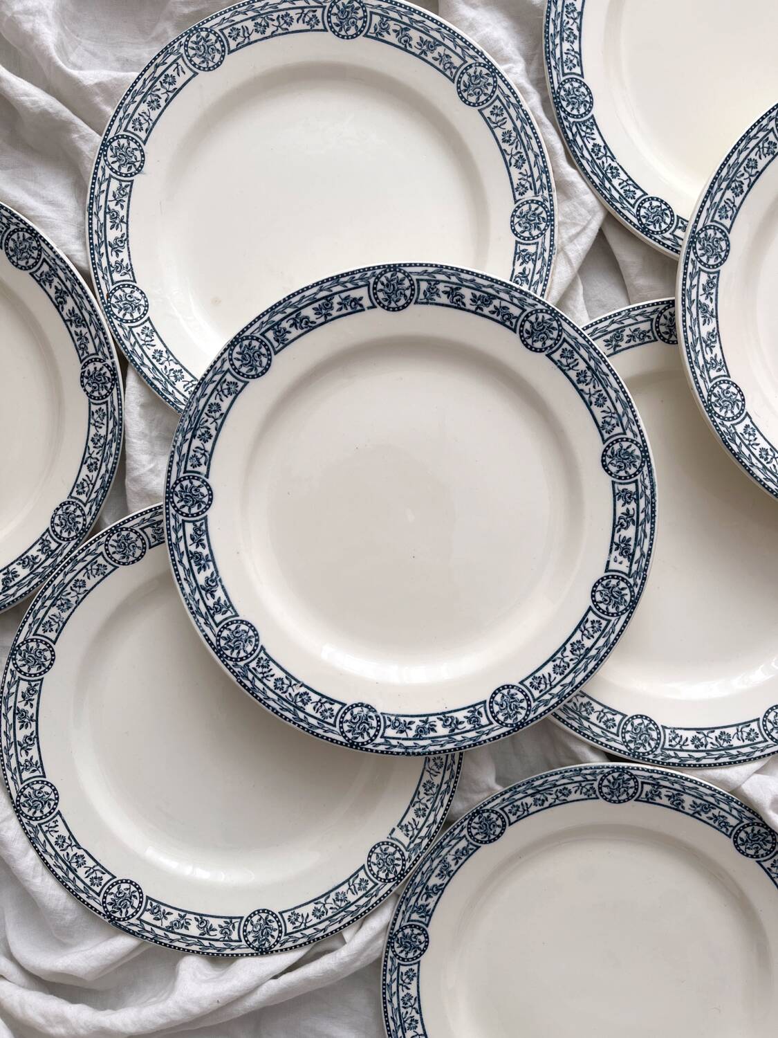 8 flat ironstone plates “Bristol” Salins