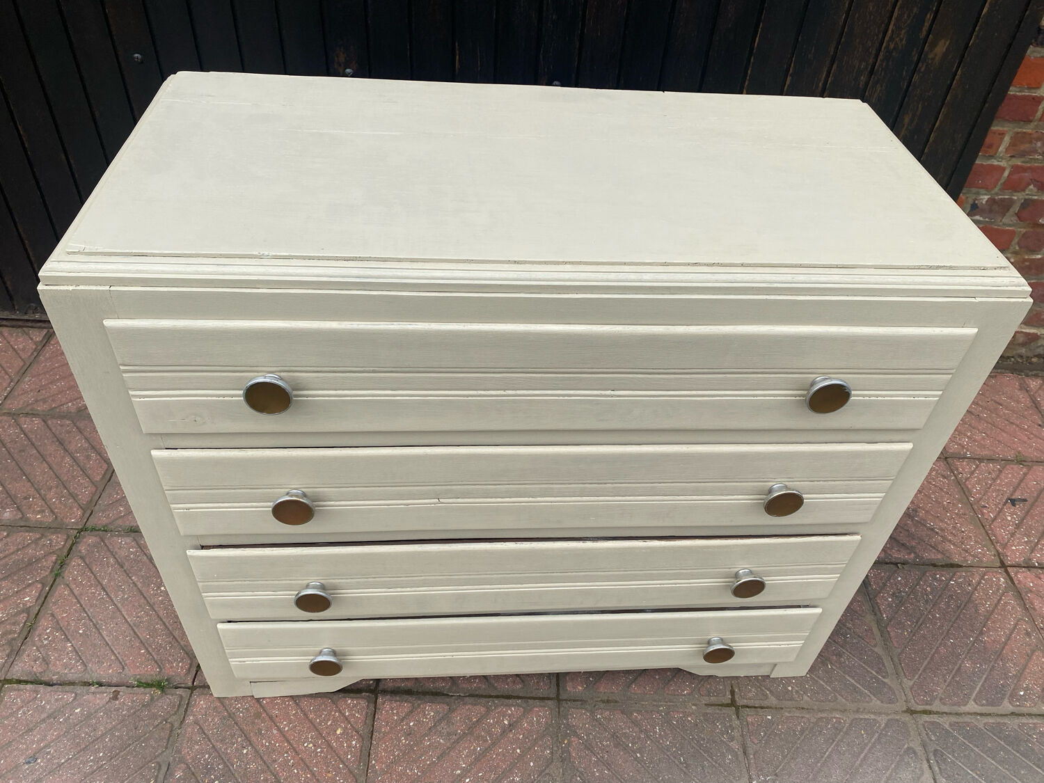Chest of drawers