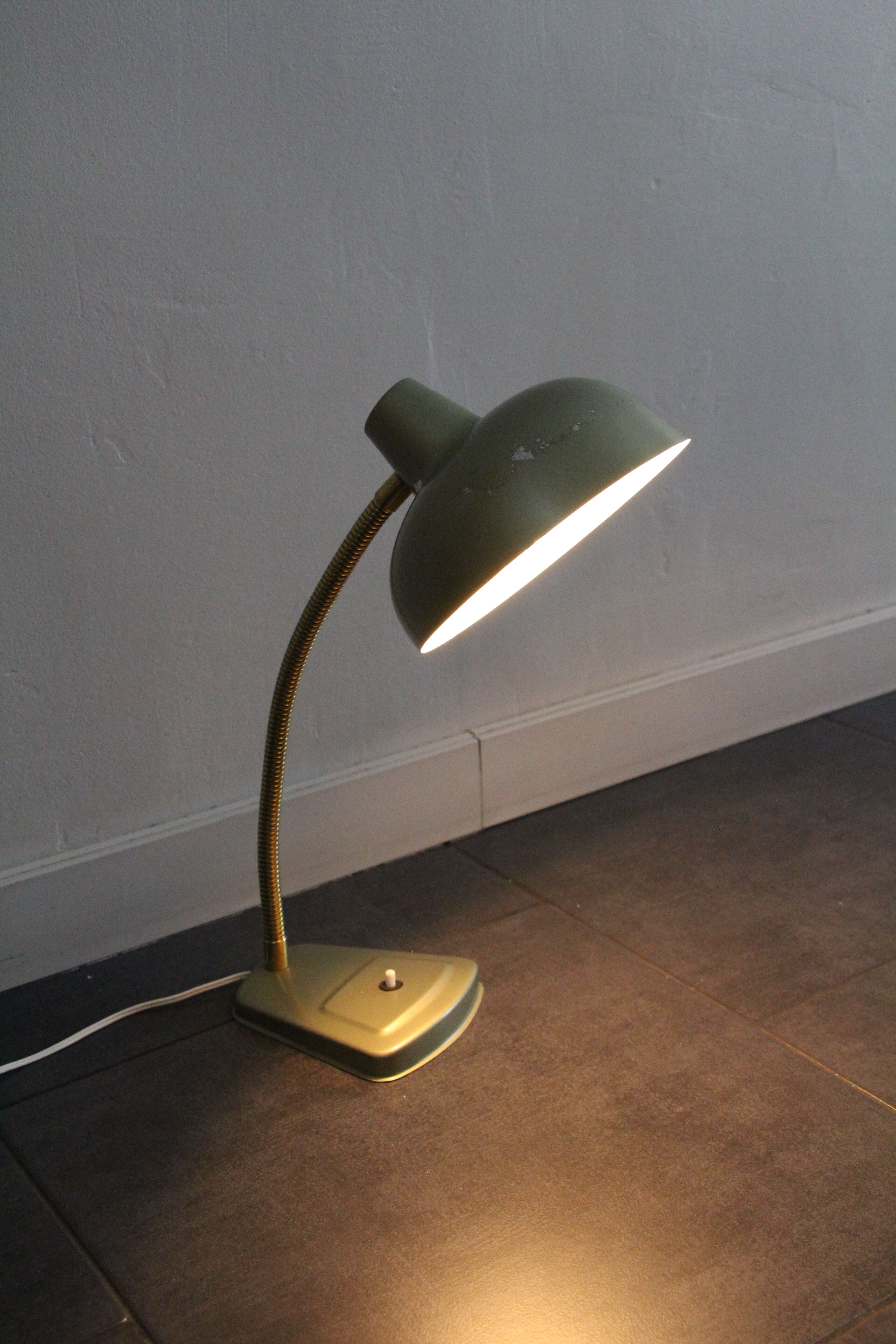 Green desk lamp 70's
