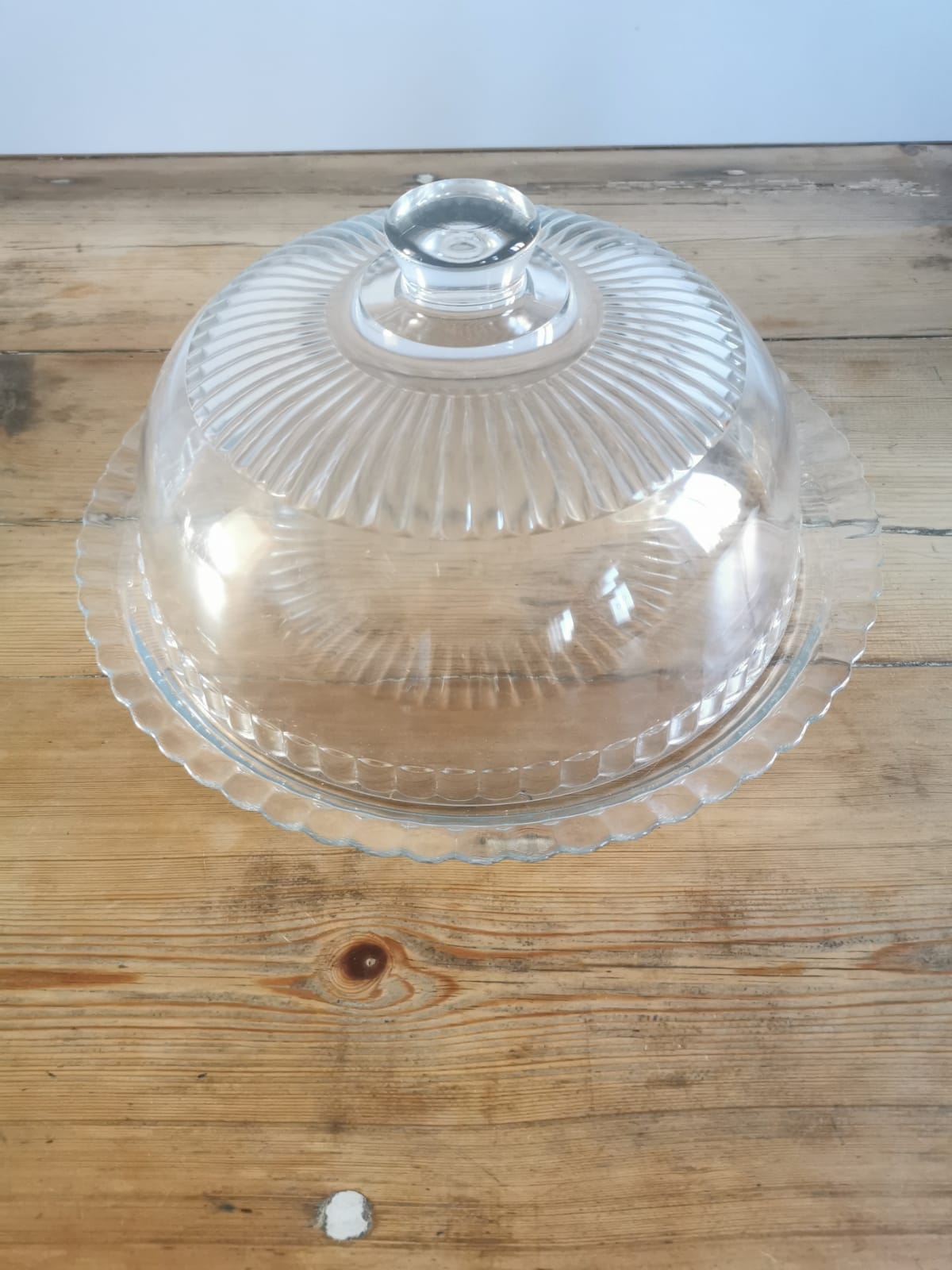 Glass arcopal cake dish with bell