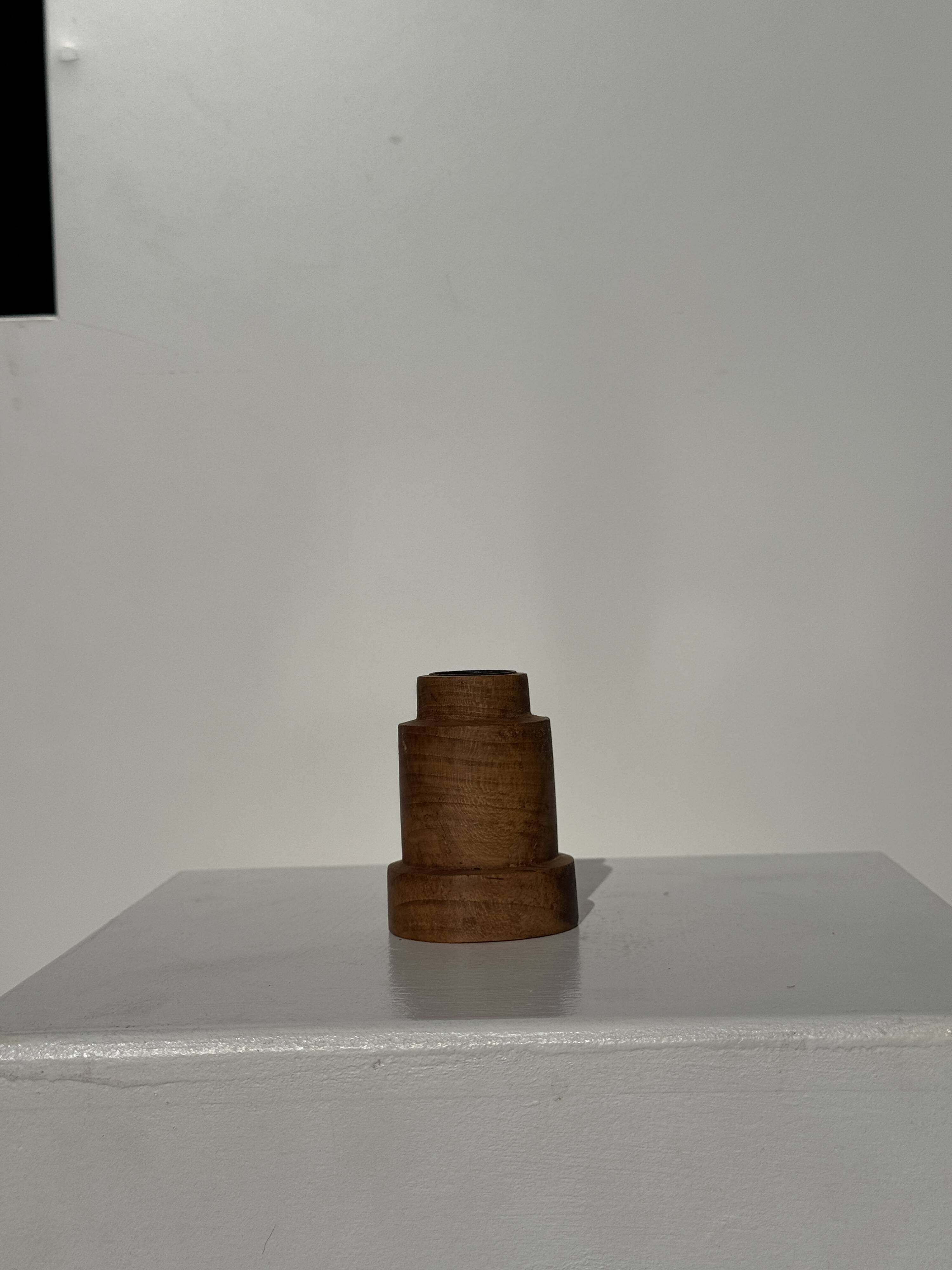 Circular teak monoxyle candlestick, pyramidal with a high central part H7 D5.