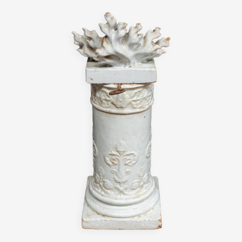 Ridge spike chimney element in white glazed terracotta nineteenth century