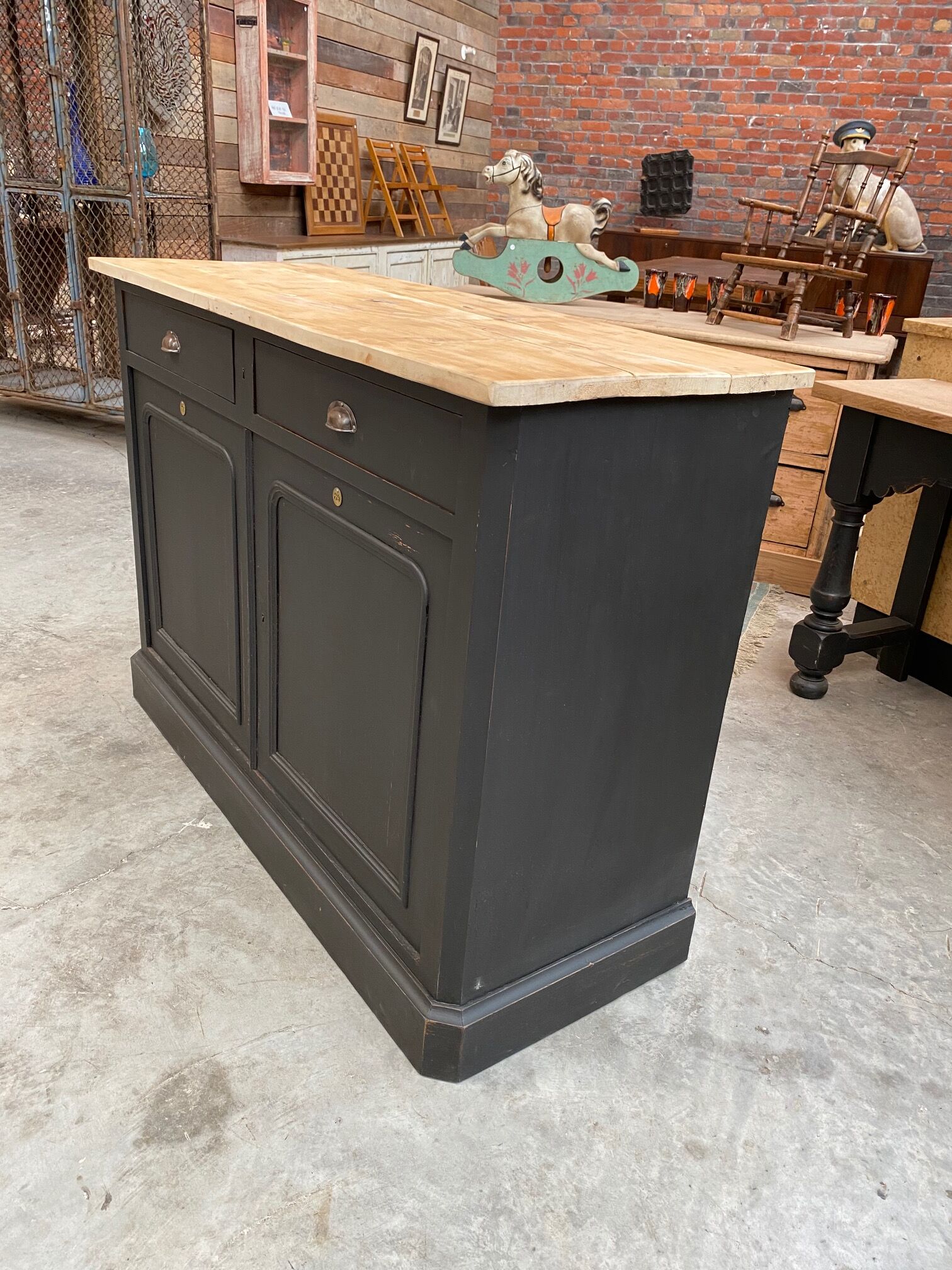 Buffet 2 doors late nineteenth