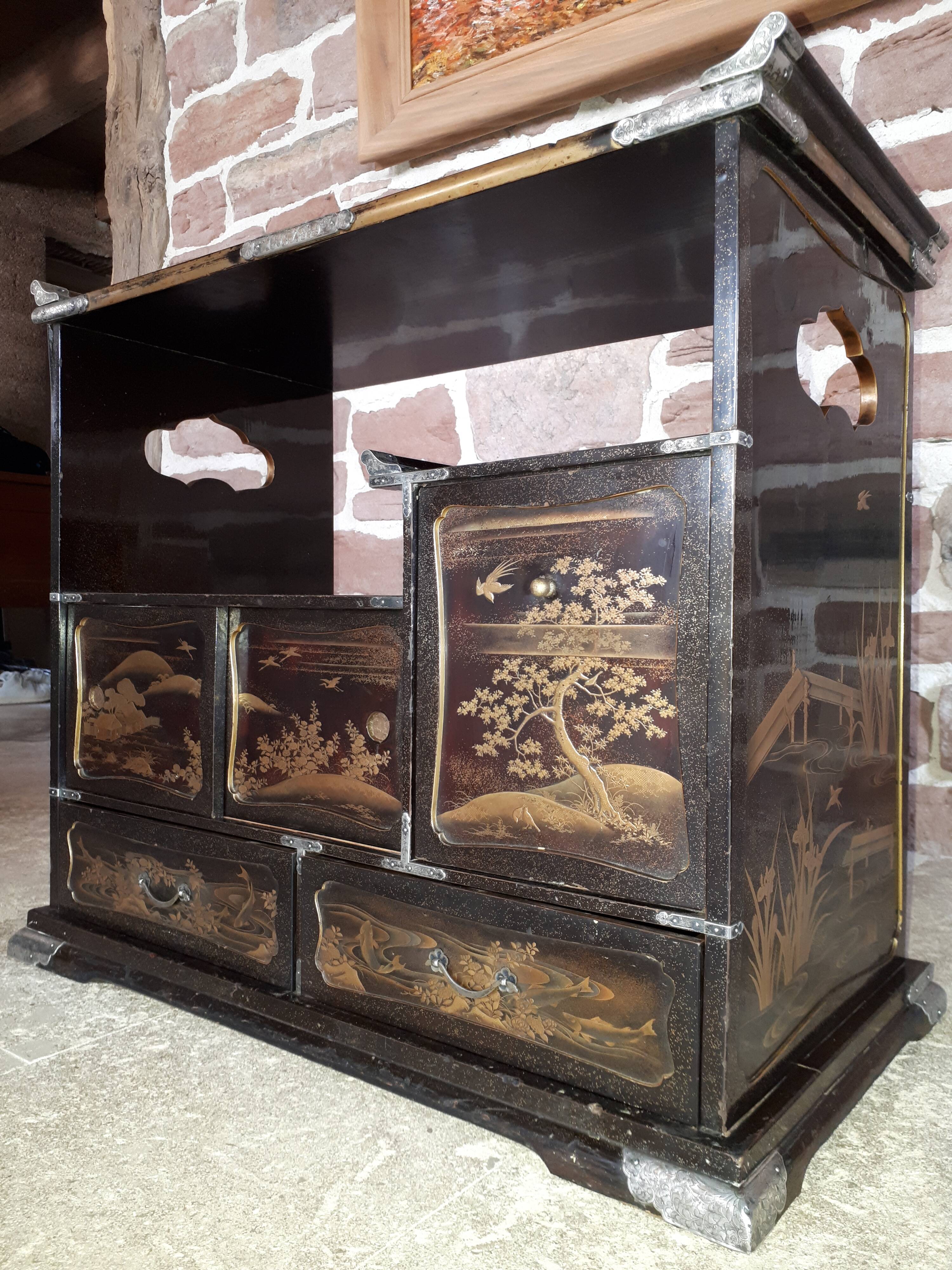 Small Japanese Lacquered Kazaridana Cabinet, Japan Edo Period