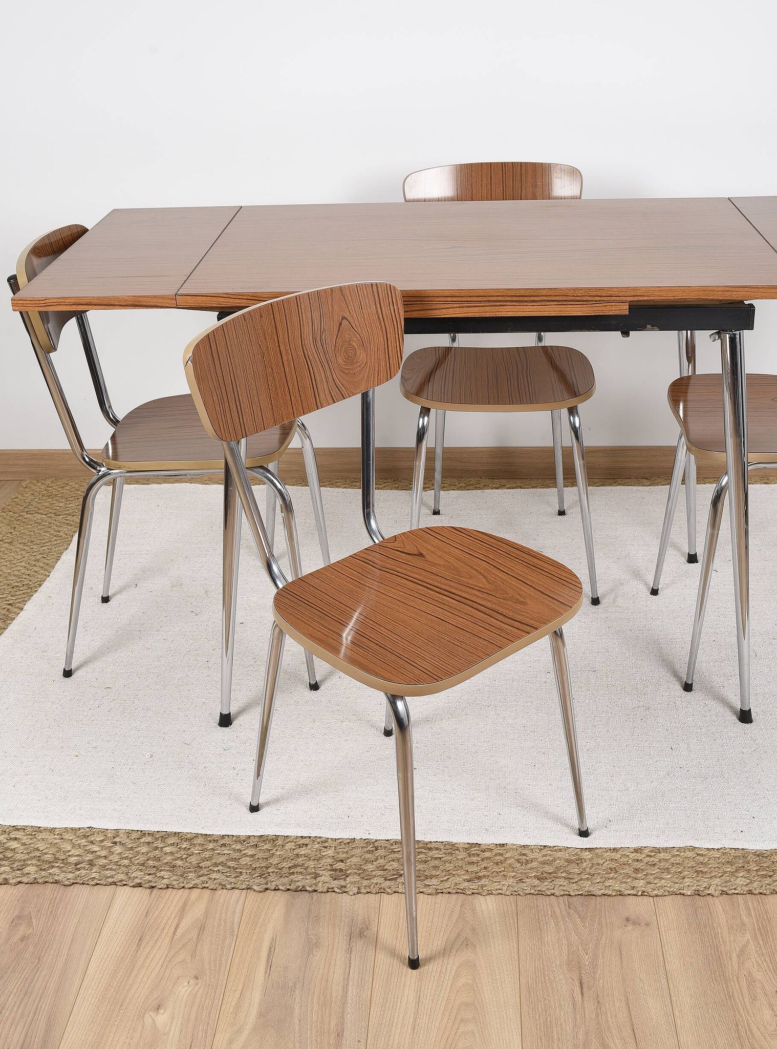 Formica extending table with 4 chairs, set, vintage from the 70s.