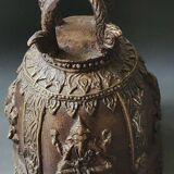 Cloche de temple antique/décor lord ganesh feng-shui. en bronze patiné brune