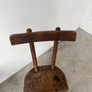 Paire de chaises tripodes savoyardes art populaire chêne