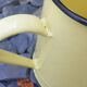 Cafetière en tôle émaillée jaune