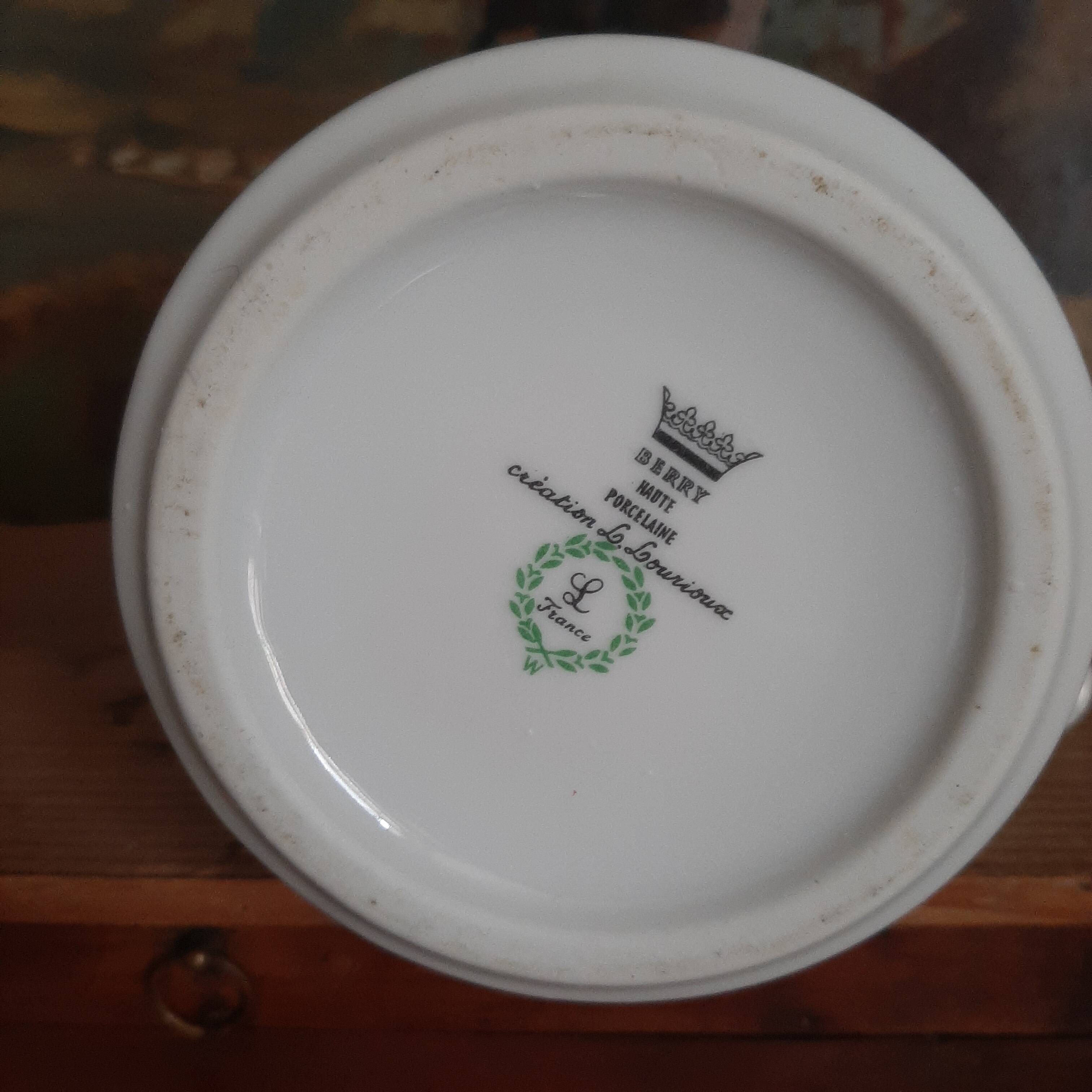 Pretty Vintage floral decor pitcher very 70s**Berry creation Le Lourioux