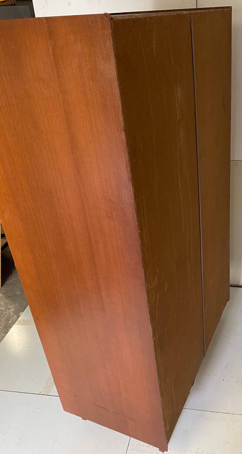 Armoire vintage pieds compas