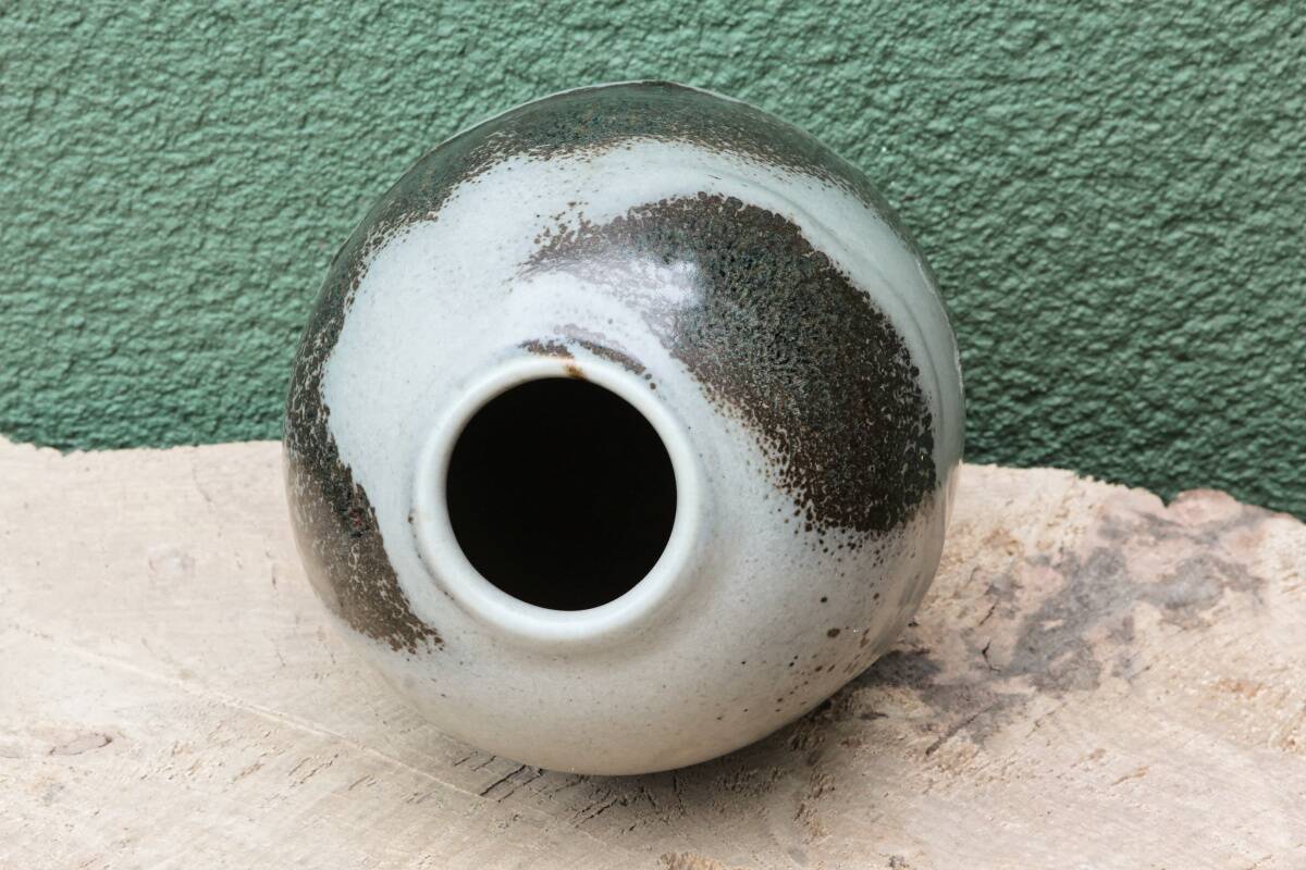Vase en grés émaillé, glaçures, signé