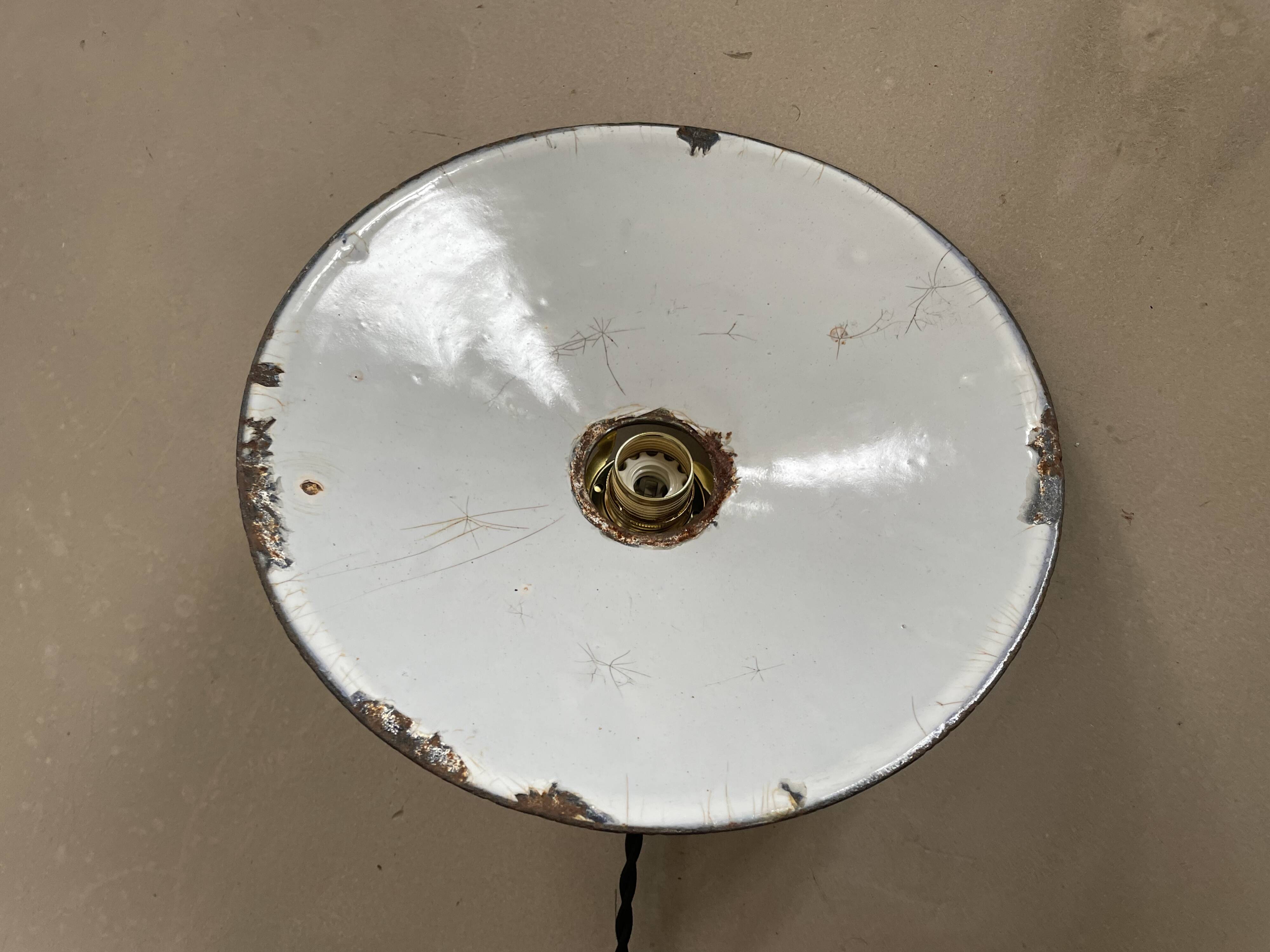 Industrial enameled sheet metal pendant light