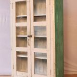 Vitrine en teck birman patine blanche-verte
