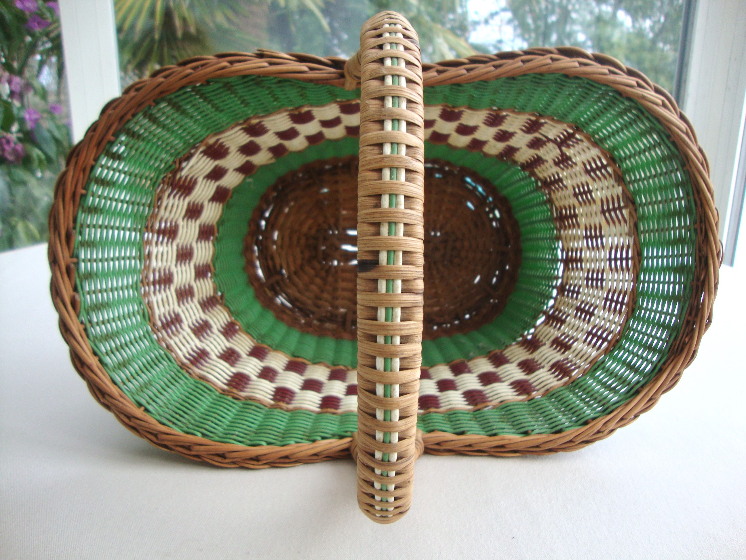 Vintage wicker and scoubidou basket