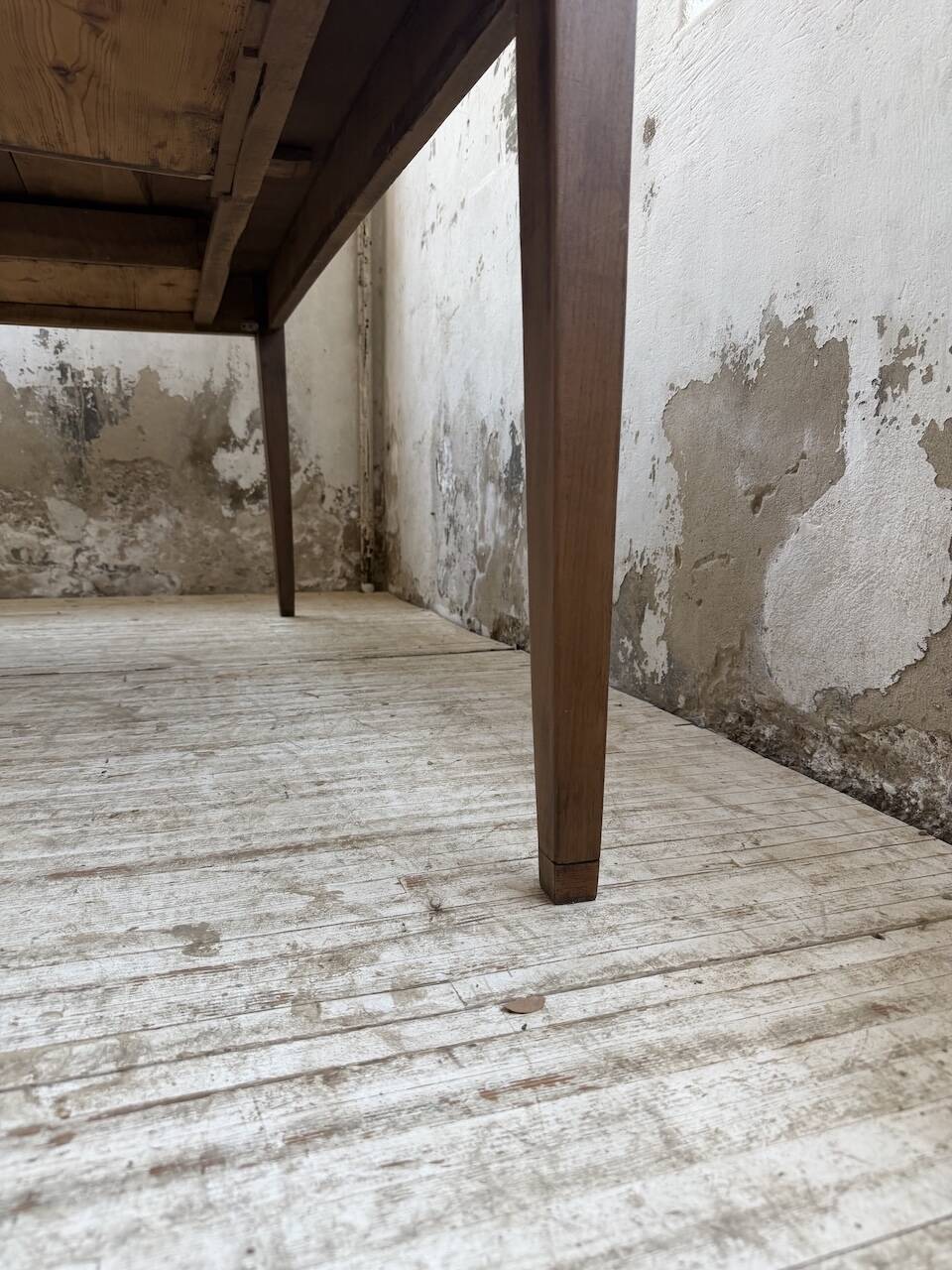 Table de ferme noyer pieds fuseaux 1950