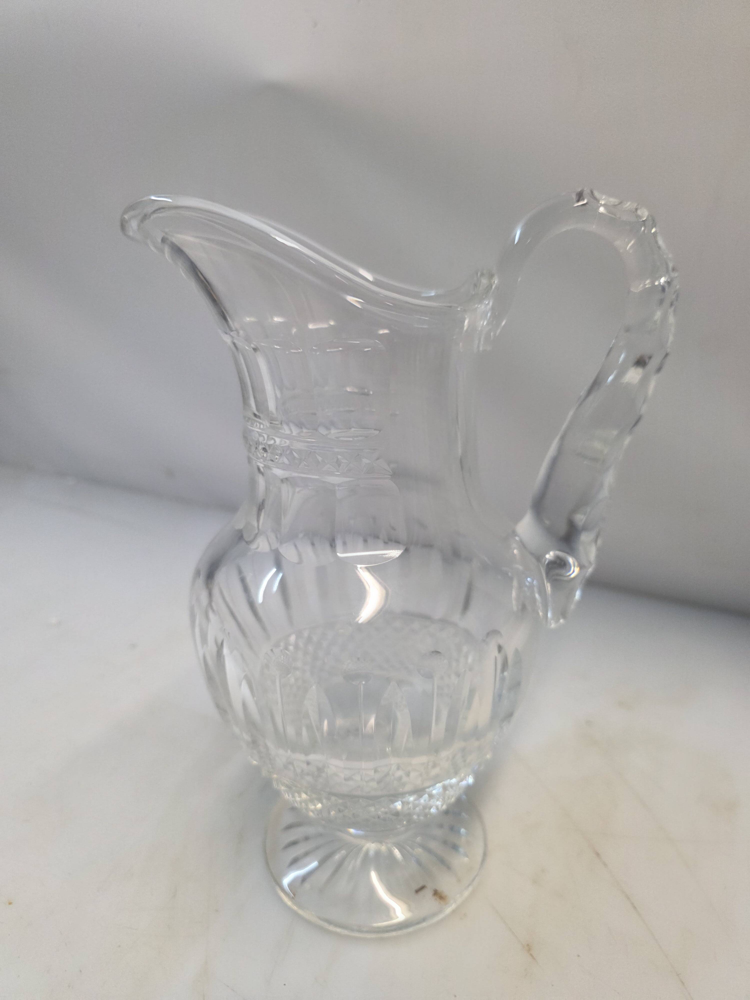 Cut crystal water jug from Saint-Louis