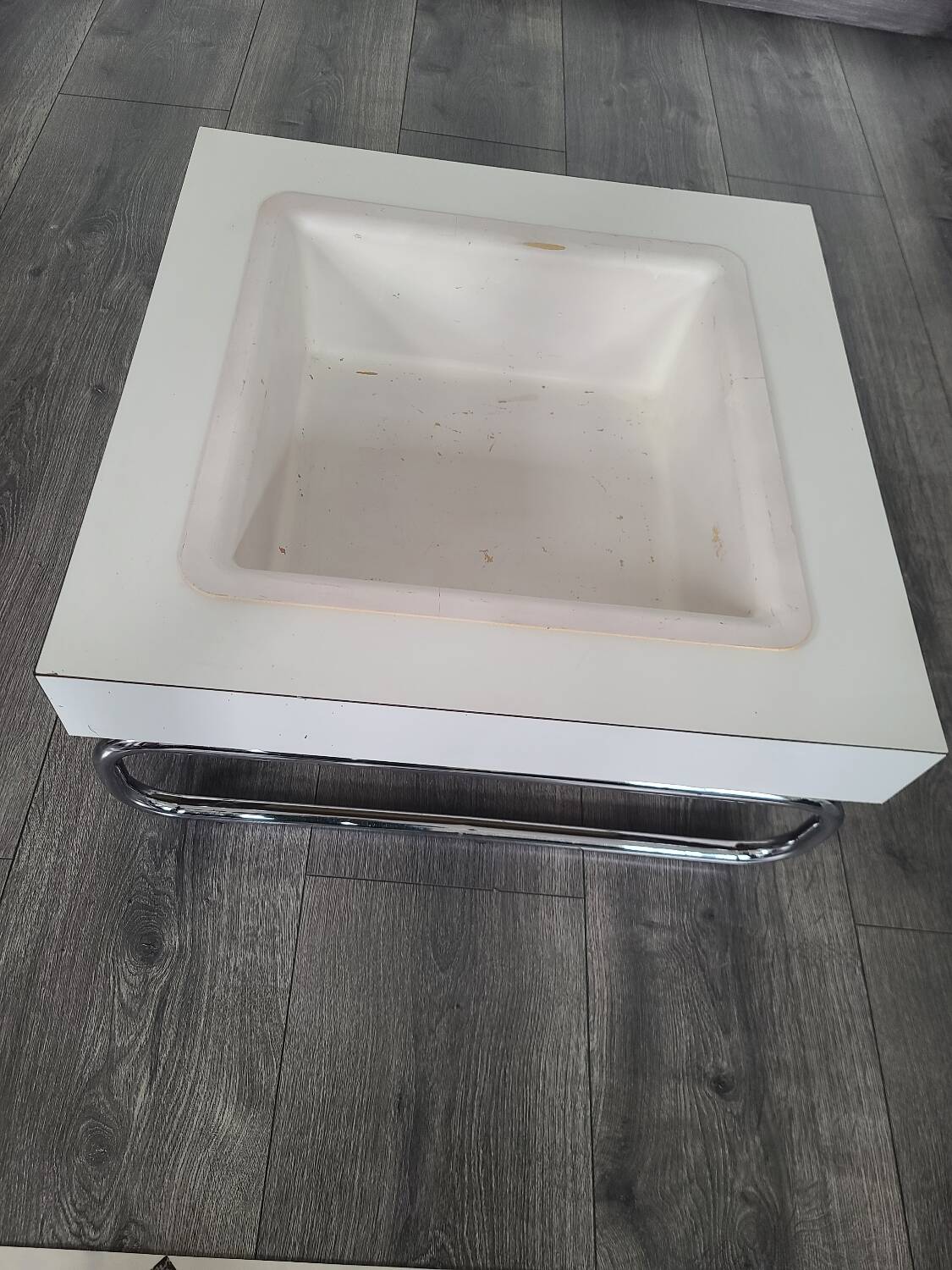 Vintage plant pot with metal base