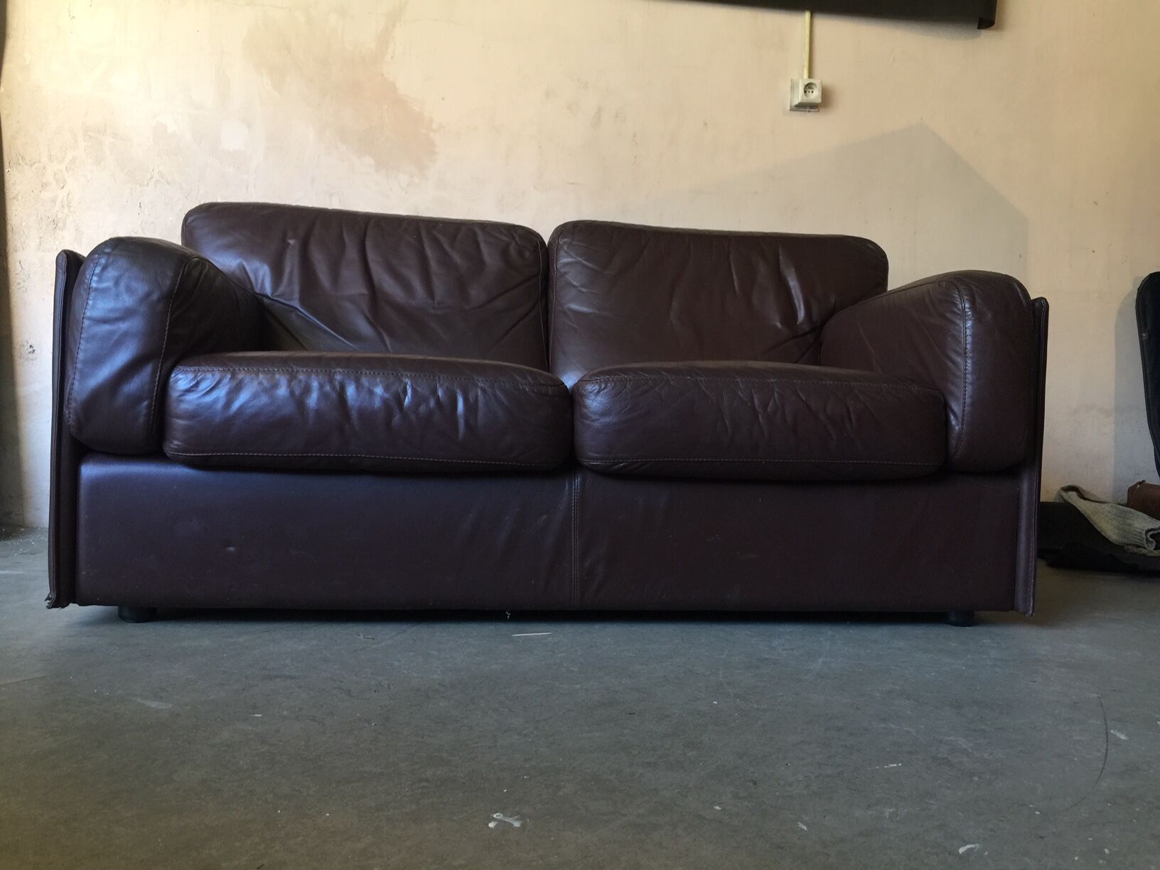 2-seater leather leolux sofa