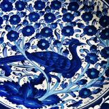 Assiette en céramique bleue