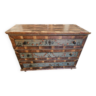 Chest of drawers