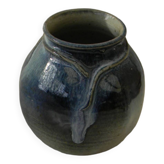 Small round vase in glazed stoneware.