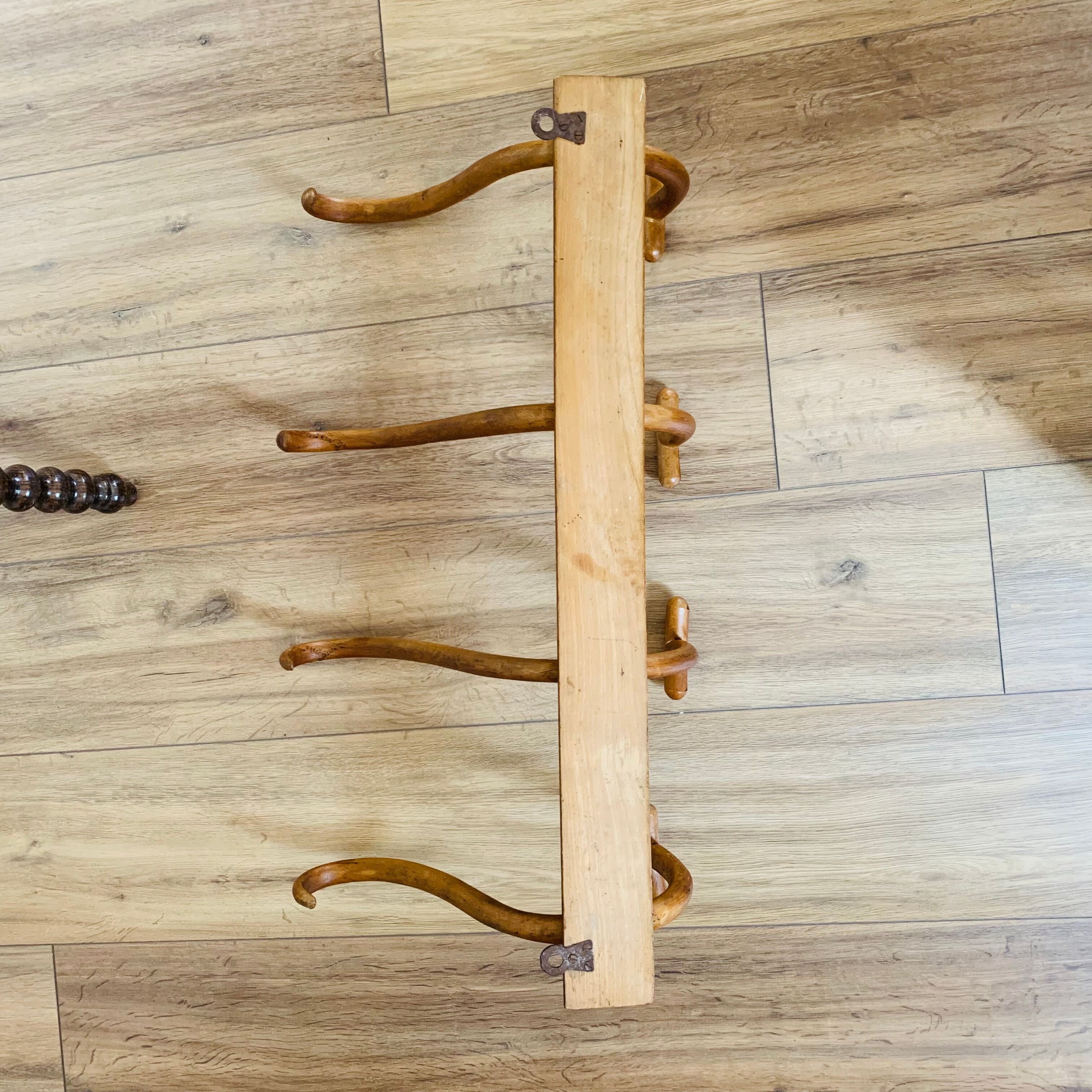 Wall-mounted coat rack 4 hooks