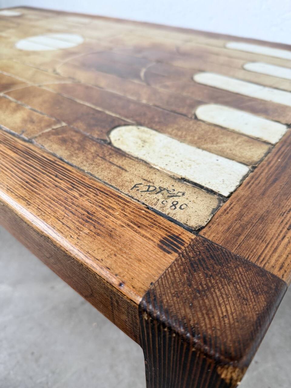 Dyem ceramic coffee table