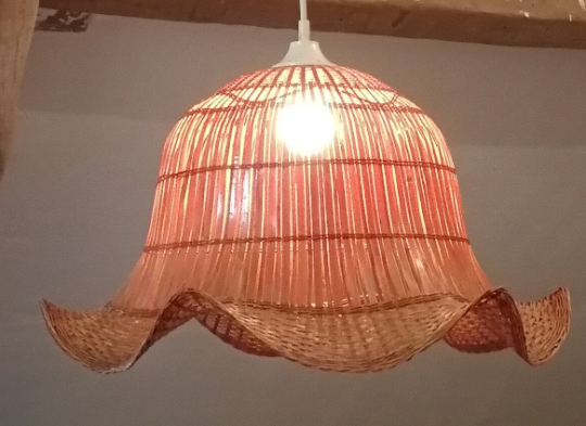 Suspension en rotin vintage forme tulipe