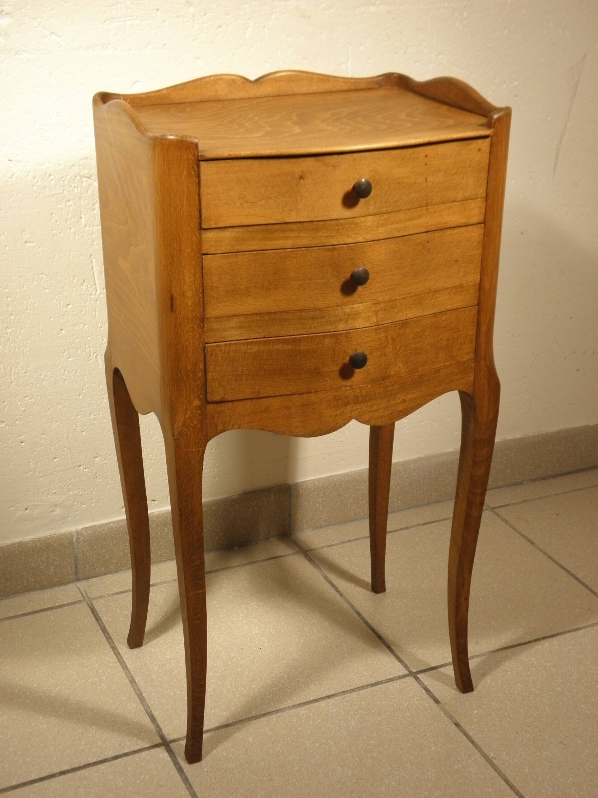 Table d'appoint -chevet  trois tiroirs