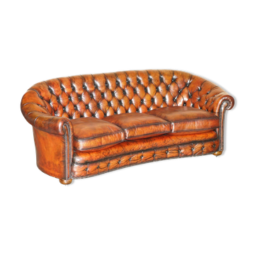 Canapé Chesterfield incurvé en cuir vintage teint à la main, entièrement restauré